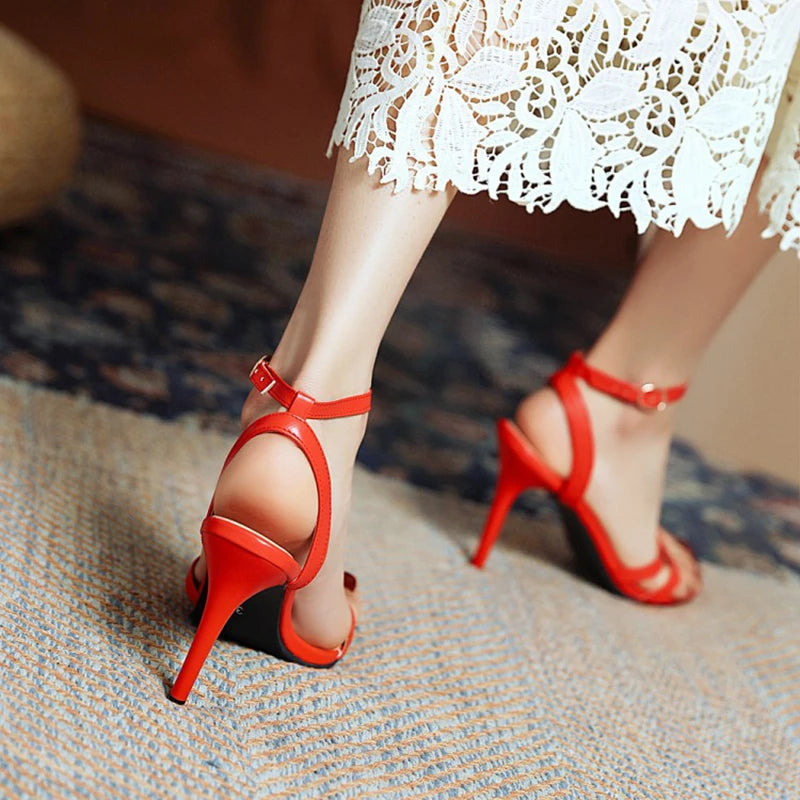 REAVE CAT 2021 Elegant Sandals Ankle Buckle Strap Narrow Open Toe 9.5cm Stiletto Heel Shoes US19 Black White A4245