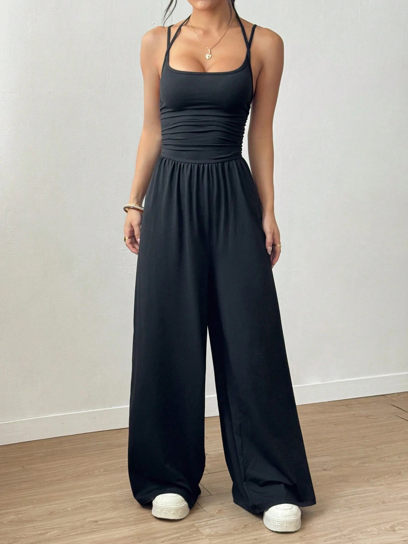 Women's Casual Solid Color Pleating Loose Straight Jumpsuit A-line Backless Halter Neck Slim Cami Jumpsuit Streetwear 2025