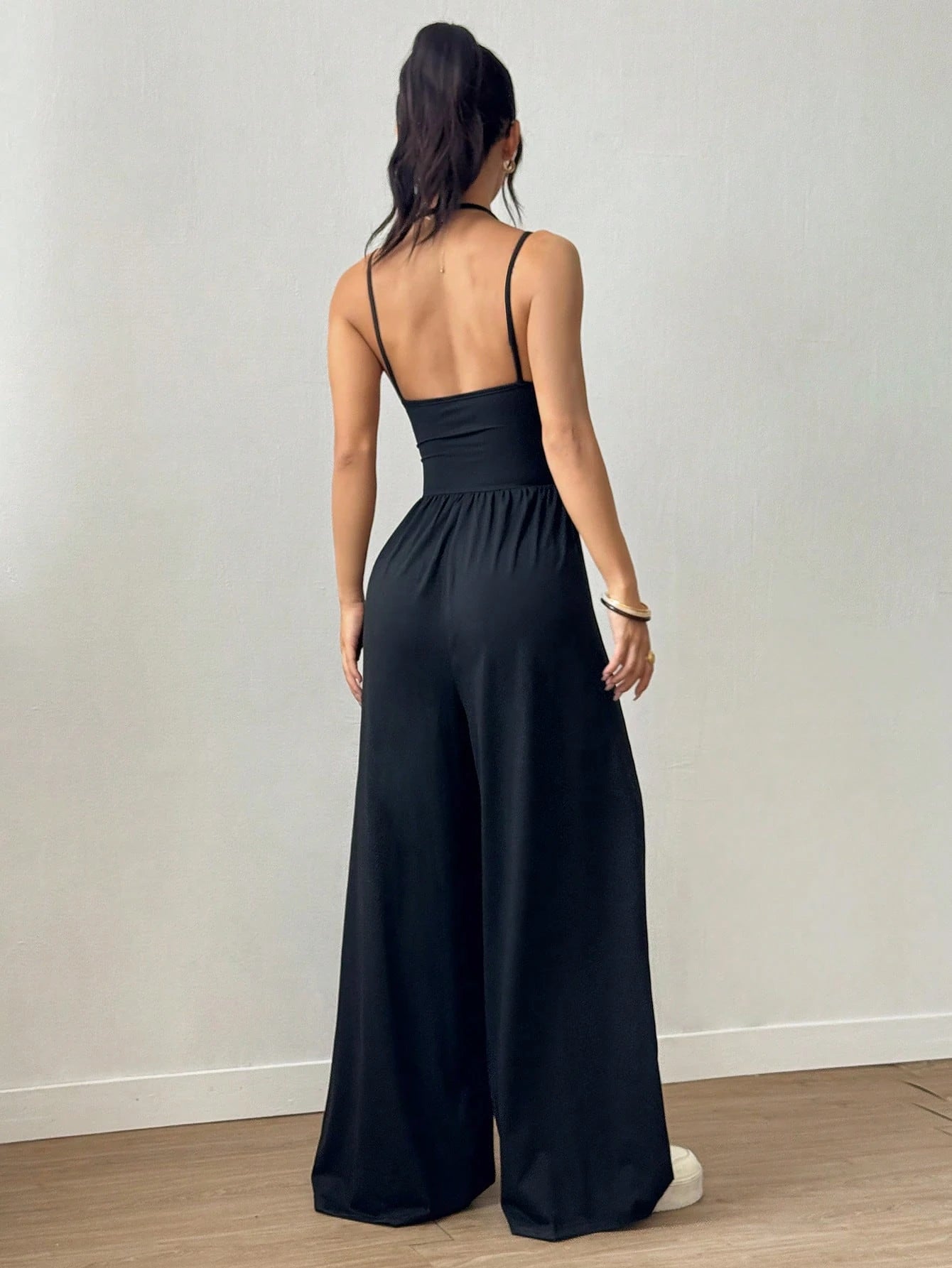 Women's Casual Solid Color Pleating Loose Straight Jumpsuit A-line Backless Halter Neck Slim Cami Jumpsuit Streetwear 2025